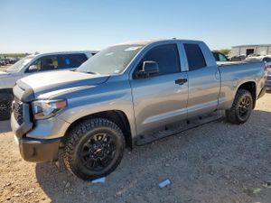 Toyota Tundra DOUBLE CAB SR 5.7L 8 2021