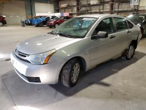 Ford Focus SE 2.0L 4 2011