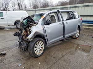 Toyota Sienna XLE 3.5L 6 2012