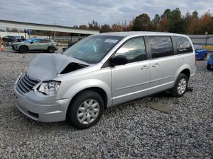 Chrysler Town & Country LX 3.3L 6 2010
