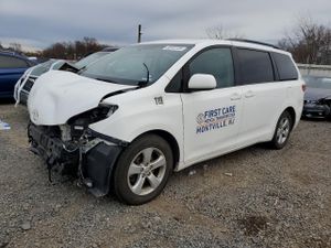 Toyota Sienna LE 3.5L 6 2017