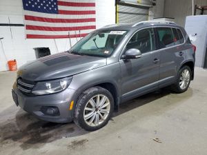 Volkswagen Tiguan S 2.0L 4 2014