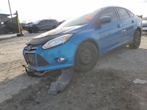Ford Focus SE 2.0L 4 2012