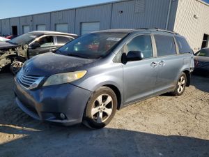 Toyota Sienna XLE 3.5L 6 2014