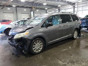 Toyota Sienna LE 3.5L 6 2011