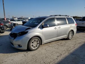 Toyota Sienna XLE 3.5L 6 2014