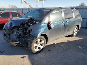 Toyota Sienna LE 3.5L 6 2011