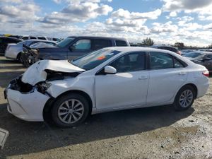 Toyota Camry LE 2.5L 4 2015