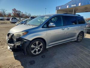 Toyota Sienna SPORT 3.5L 6 2013