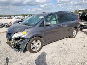 Toyota Sienna LE 3.5L 6 2011