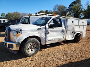 Ford F-350 SUPER DUTY 6.2L 8 2013
