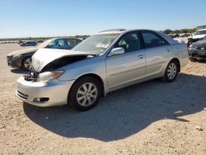 Toyota Camry LE 2.4L 4 2003