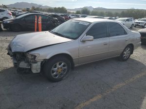 Toyota Camry LE 3.0L 6 2001