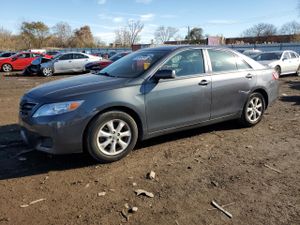Toyota Camry BASE 2.5L 4 2011