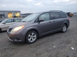Toyota Sienna LE 3.5L 6 2011