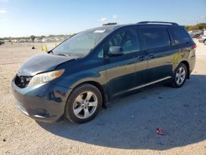 Toyota Sienna LE 3.5L 6 2011