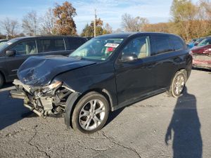 Mitsubishi Outlander SE 2.4L 4 2014