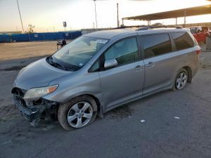 Toyota Sienna LE 3.5L 6 2015
