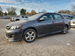 Toyota Corolla BASE 1.8L 4 2012