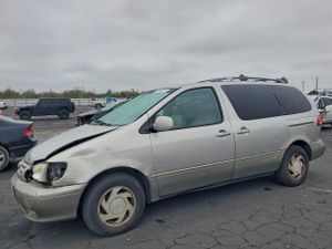 Toyota Sienna LE 3.0L 6 2001