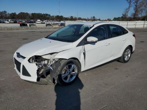 Ford Focus SE 2.0L 4 2014