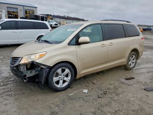 Toyota Sienna LE 3.5L 6 2011