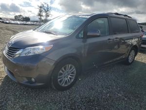 Toyota Sienna XLE 3.5L 6 2013