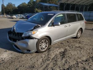 Toyota Sienna XLE 3.5L 6 2015