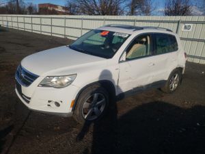 Volkswagen Tiguan SE 2.0L 4 2010