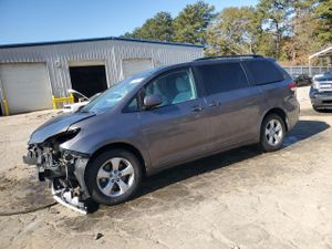 Toyota Sienna LE 3.5L 6 2012