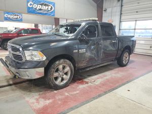 RAM 1500 SLT 5.7L 8 2015