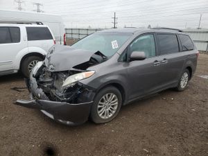 Toyota Sienna XLE 3.5L 6 2015