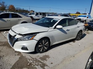 Nissan Altima SV 2.5L 4 2021
