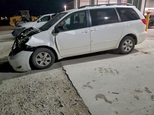 Toyota Sienna CE 3.5L 6 2009