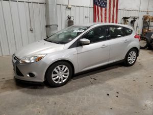 Ford Focus SE 2.0L 4 2014