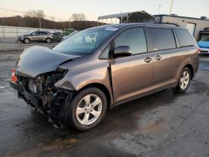 Toyota Sienna LE 3.5L 6 2014