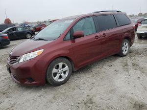 Toyota Sienna LE 3.5L 6 2015