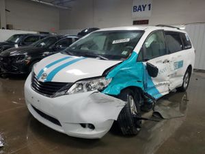 Toyota Sienna LE 3.5L 6 2012