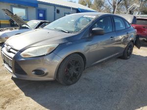 Ford Focus SE 2.0L 4 2012