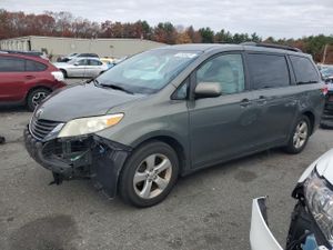 Toyota Sienna LE 3.5L 6 2013