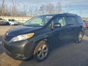 Toyota Sienna LE 3.5L 6 2012