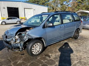 Toyota Sienna CE 3.5L 6 2010
