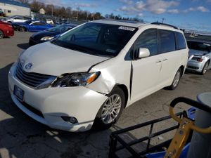 Toyota Sienna XLE 3.5L 6 2015