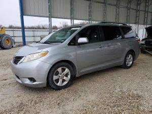 Toyota Sienna LE 3.5L 6 2012