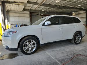 Mitsubishi Outlander SE 2.4L 4 2014