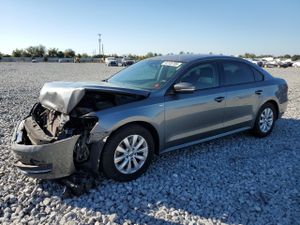 Volkswagen Passat S 1.8L 4 2015