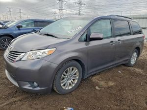 Toyota Sienna XLE 3.5L 6 2013