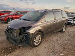 Toyota Sienna XLE 3.5L 6 2011