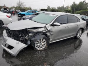 Volkswagen Passat S 2.5L 5 2012