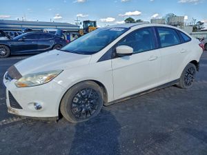 Ford Focus SE 2.0L 4 2012